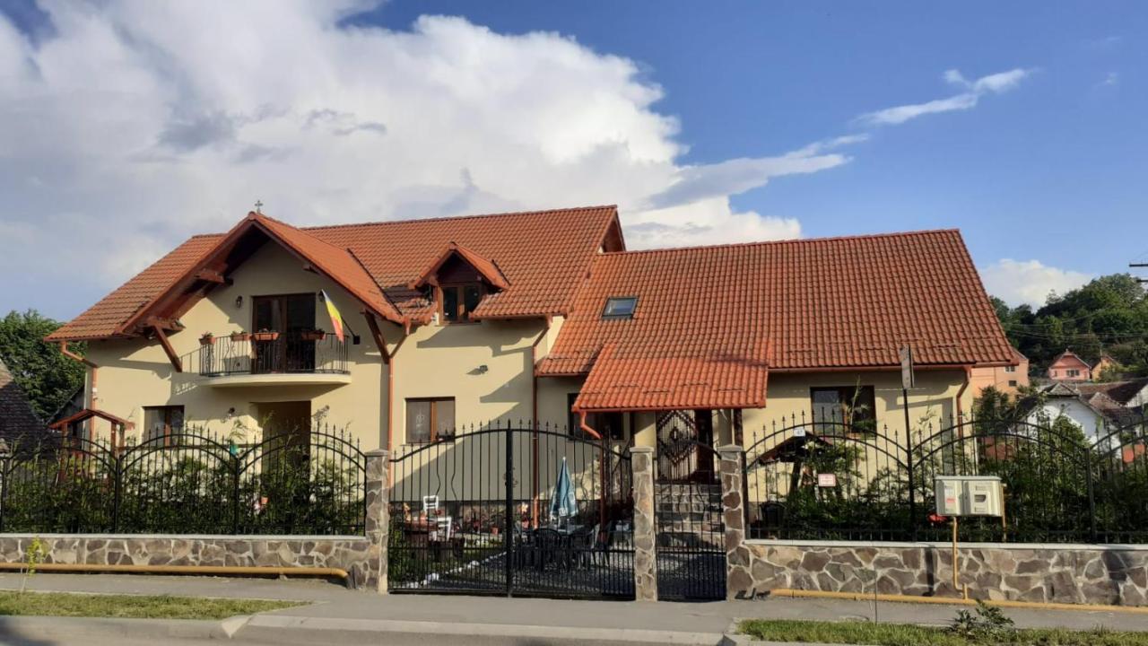 Casa Raisa & Maria Hotel ออกนา ซีบิวลุย ภายนอก รูปภาพ